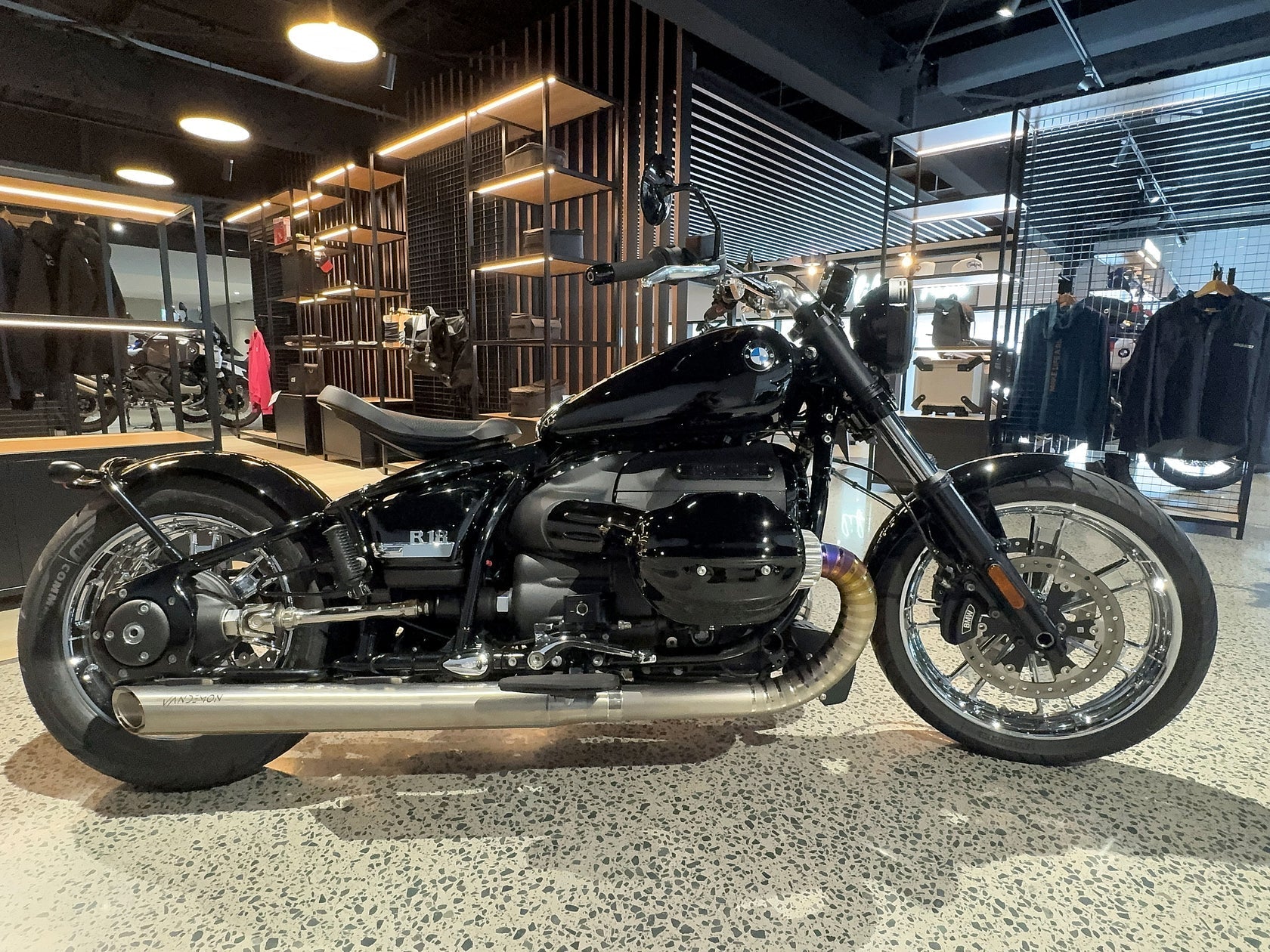 Vandemon BMW R18 Bagger and Classic Long Titanium Exhaust system 2020-2025 BMWR18TIEXHSYSB VA-96