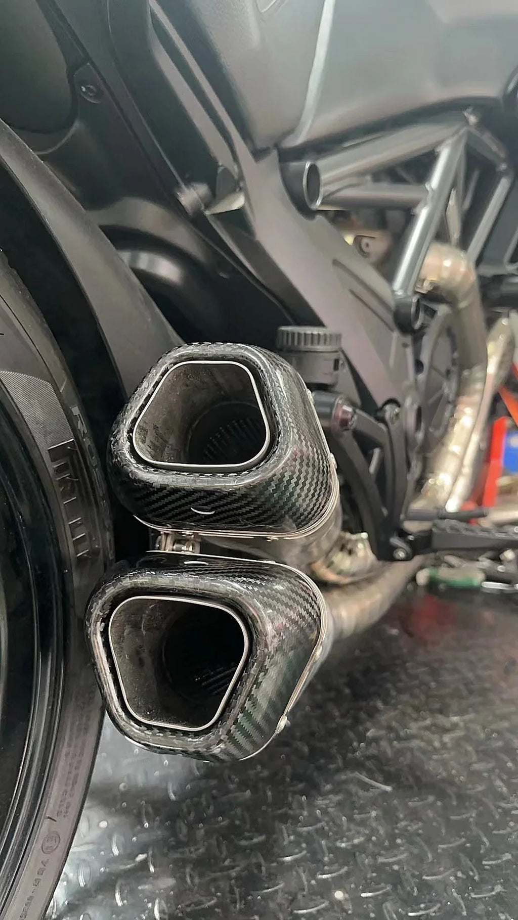 Vandemon Ducati Diavel 1200 Split Pulse Titanium Exhaust System DUCDVLTIBREXHB VA-109